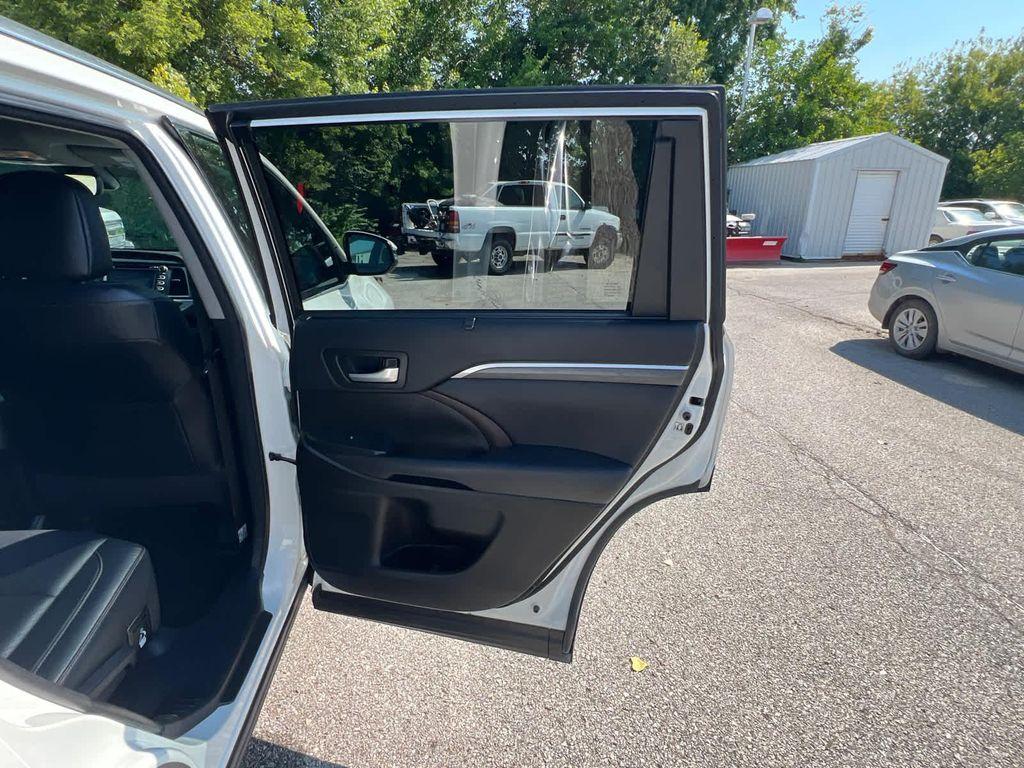used 2018 Toyota Highlander car, priced at $27,999