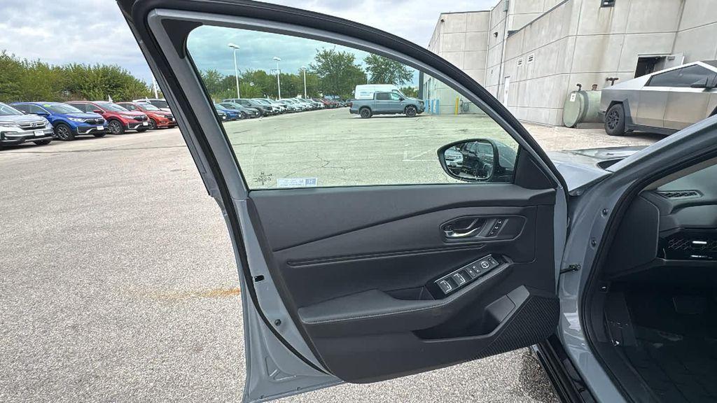 new 2025 Honda Accord Hybrid car, priced at $40,950