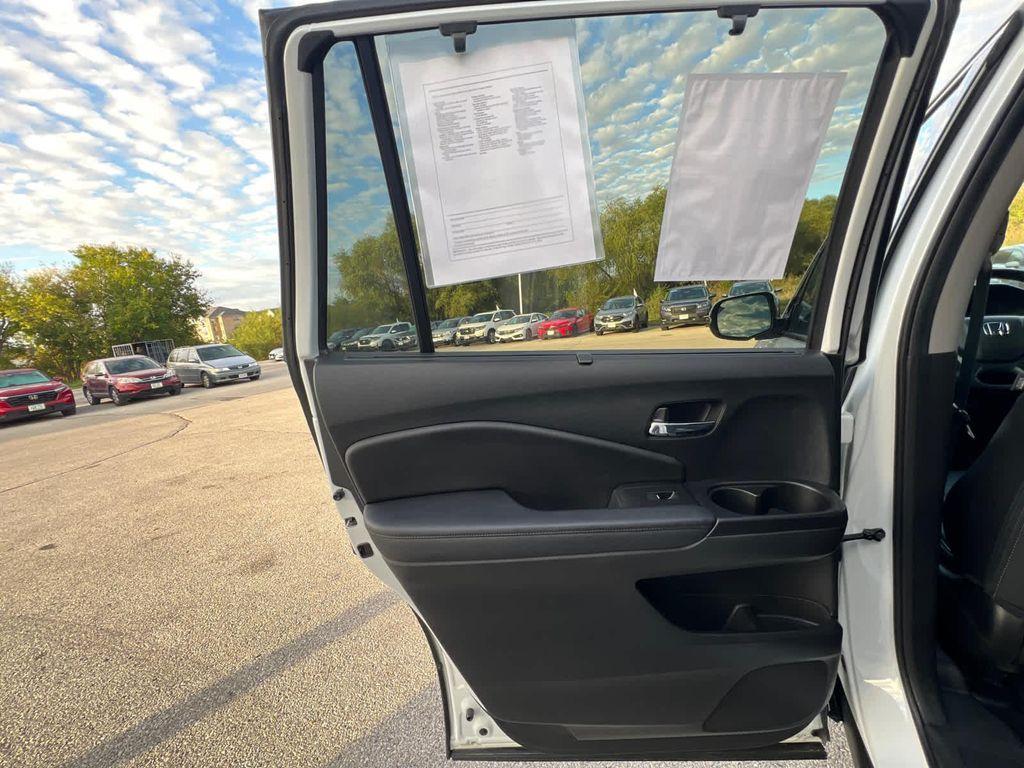 used 2022 Honda Pilot car, priced at $32,999