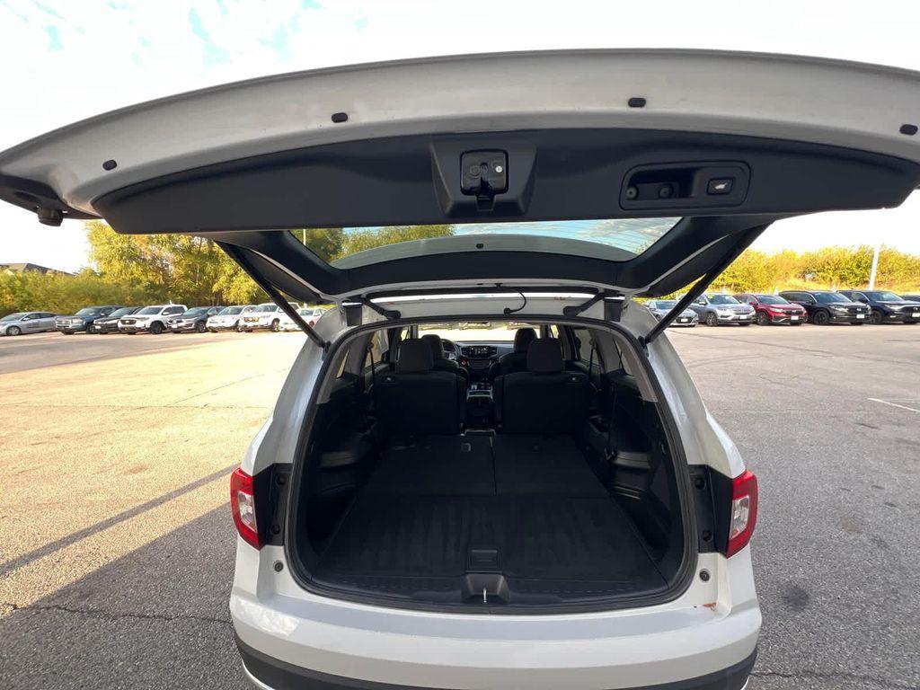 used 2022 Honda Pilot car, priced at $32,999