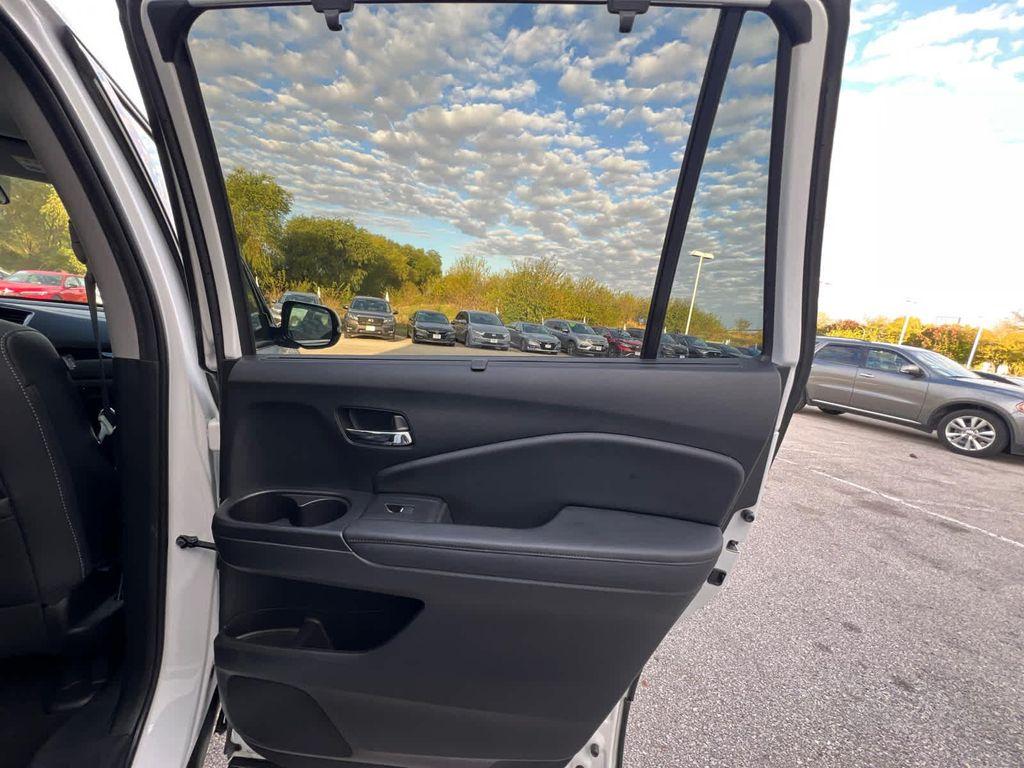used 2022 Honda Pilot car, priced at $32,999
