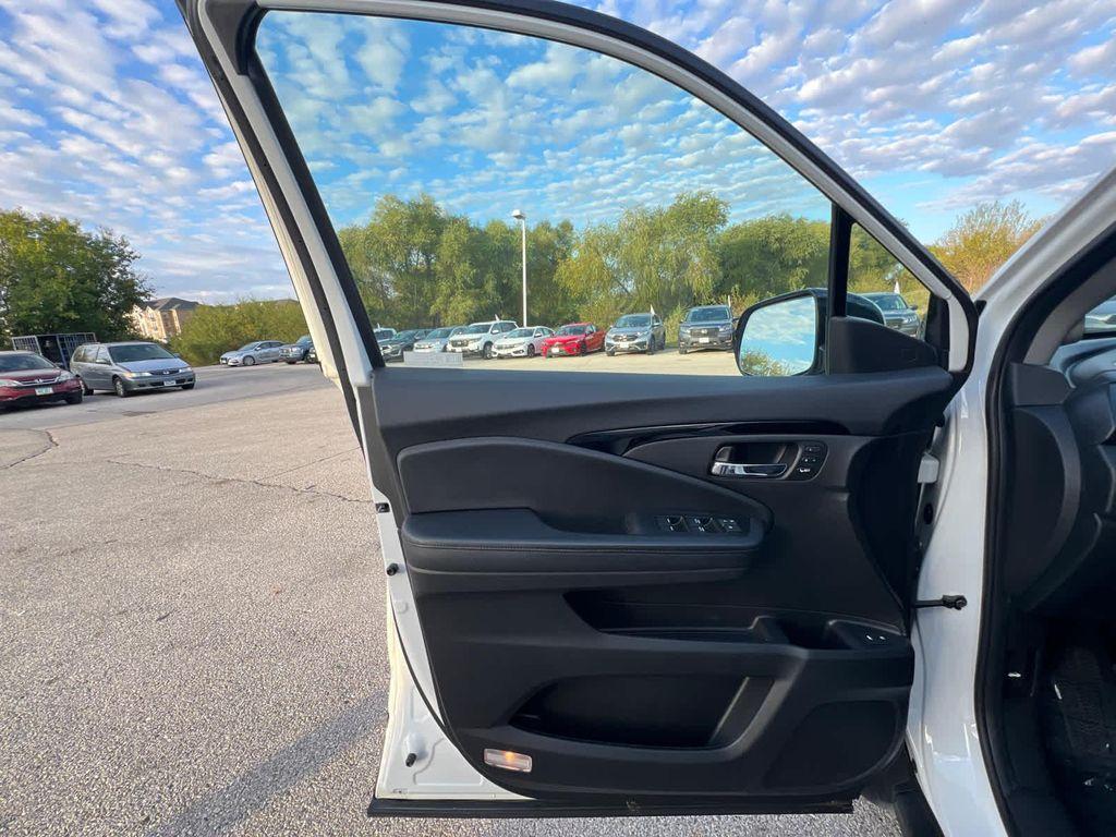 used 2022 Honda Pilot car, priced at $32,999