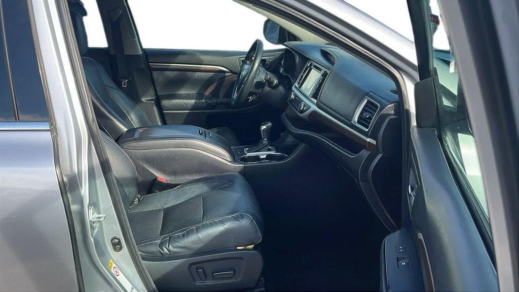 used 2014 Toyota Highlander car, priced at $11,999