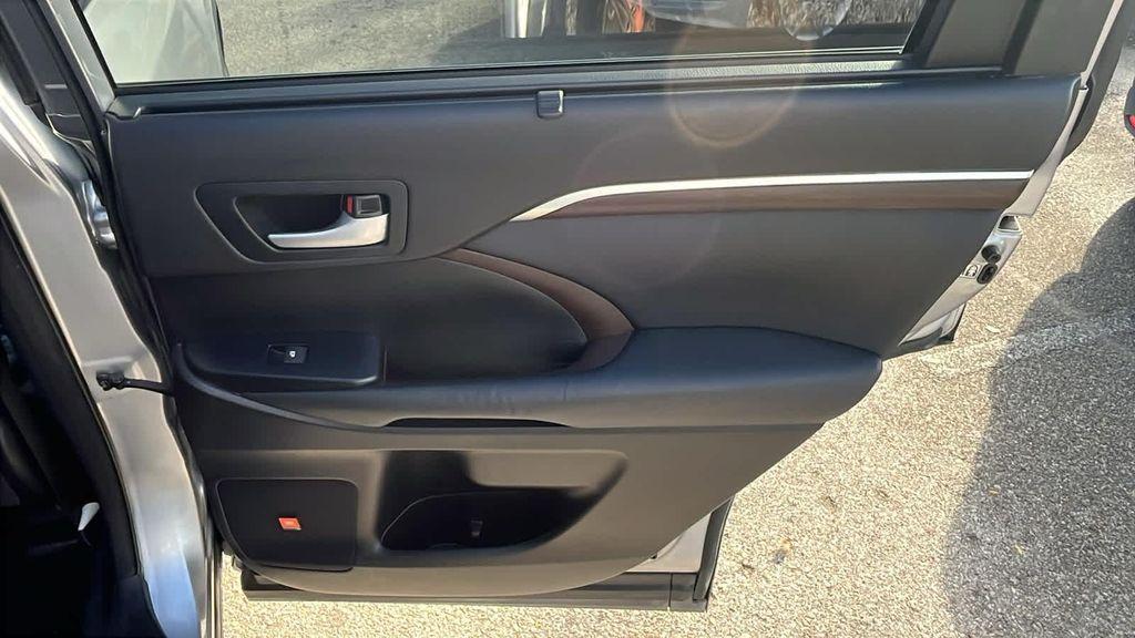 used 2014 Toyota Highlander car, priced at $11,999