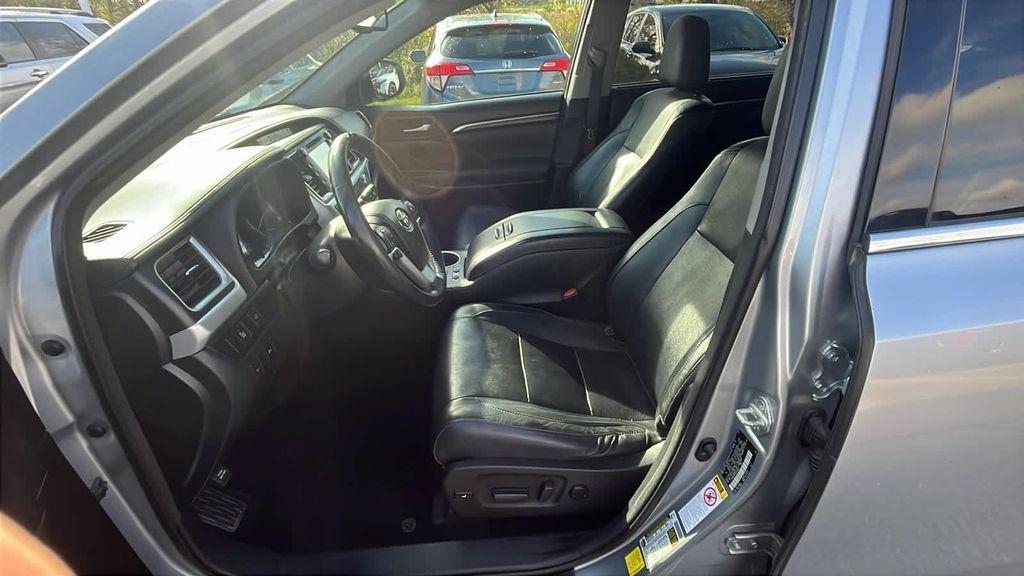 used 2014 Toyota Highlander car, priced at $11,999