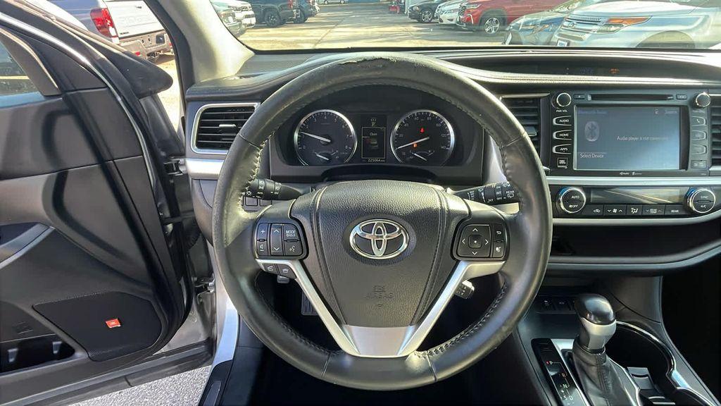 used 2014 Toyota Highlander car, priced at $11,999