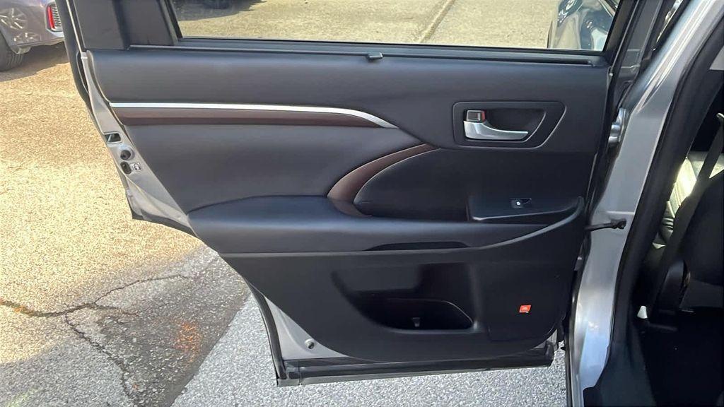 used 2014 Toyota Highlander car, priced at $11,999