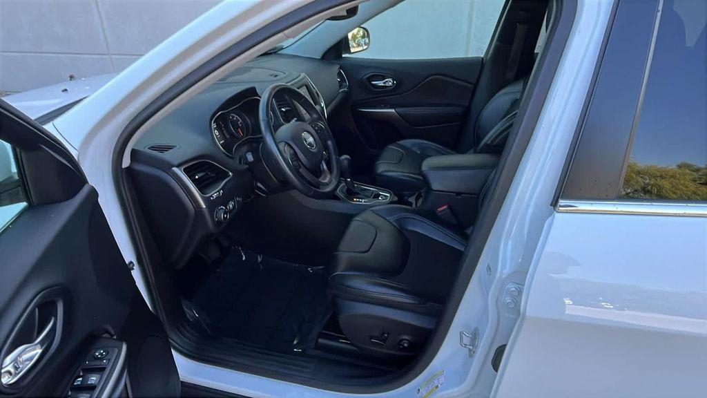used 2019 Jeep Cherokee car, priced at $17,999