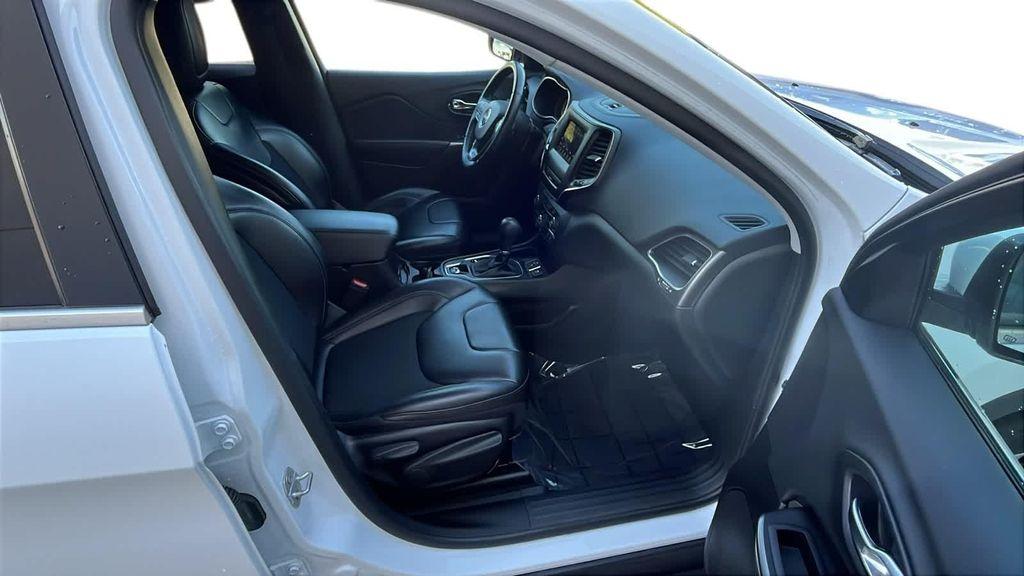 used 2019 Jeep Cherokee car, priced at $17,999