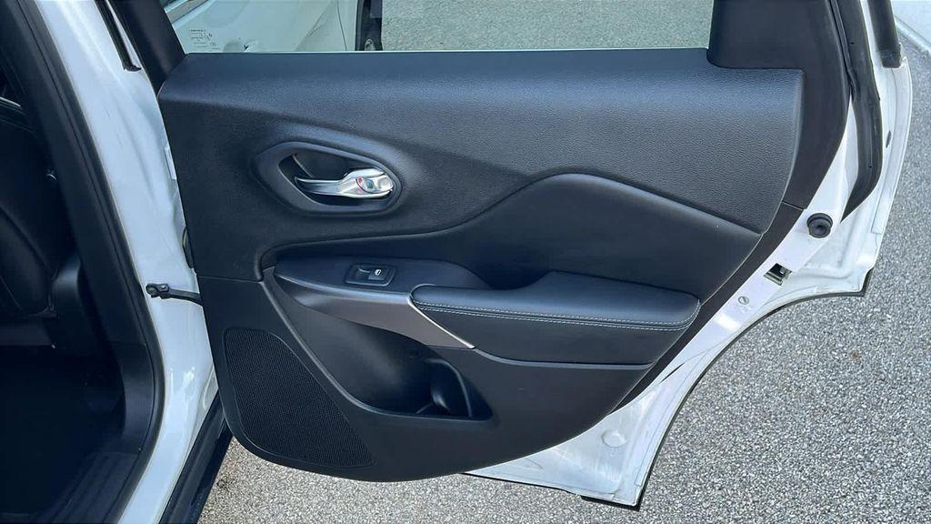 used 2019 Jeep Cherokee car, priced at $17,999