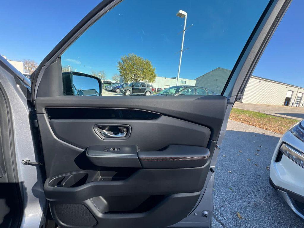 new 2025 Honda Pilot car, priced at $50,895