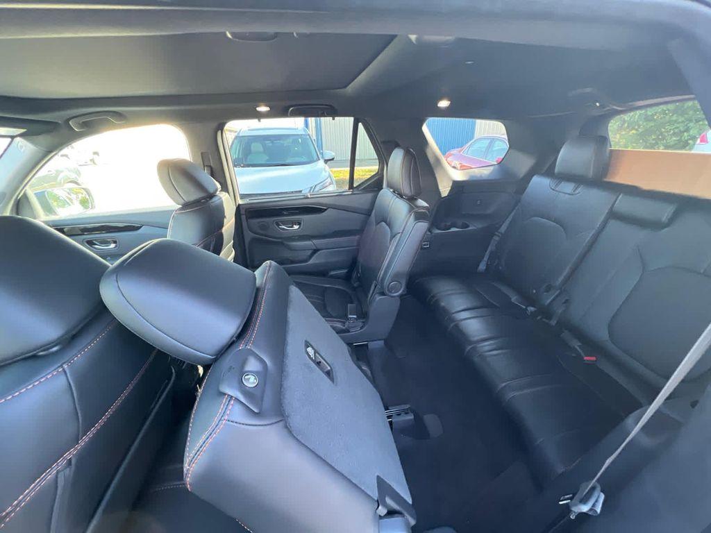 new 2025 Honda Pilot car, priced at $50,895