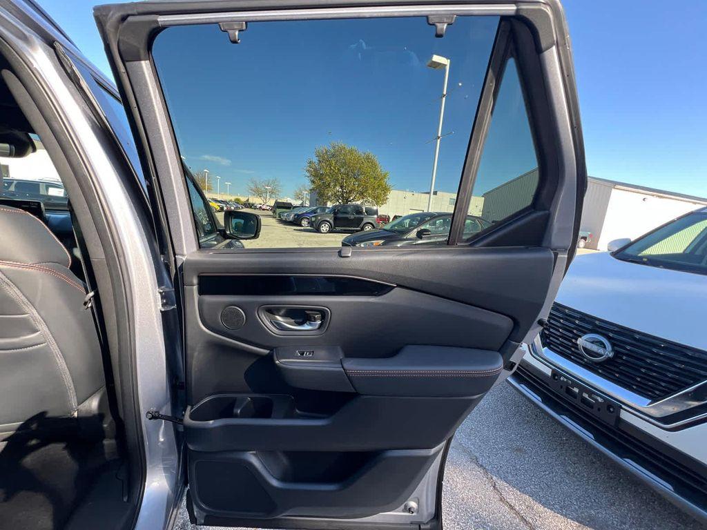 new 2025 Honda Pilot car, priced at $50,895