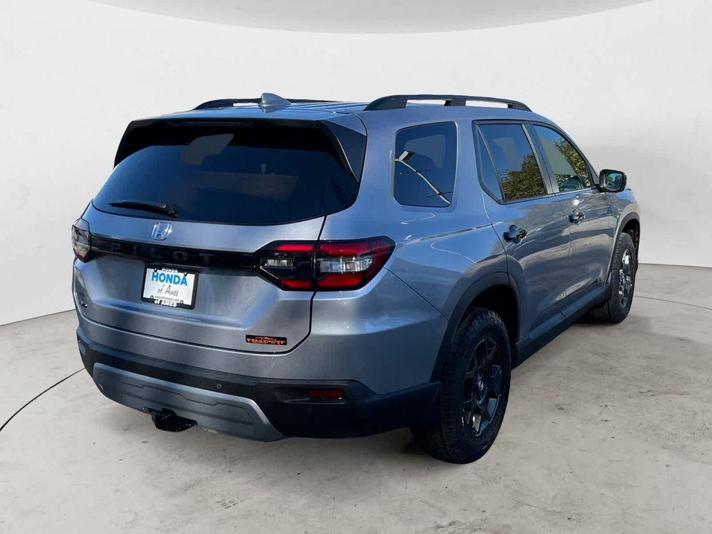new 2025 Honda Pilot car, priced at $50,895
