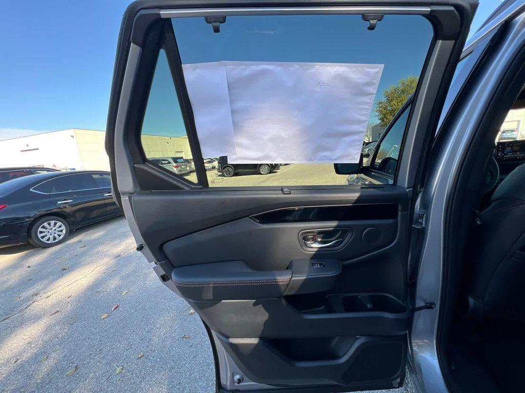 new 2025 Honda Pilot car, priced at $50,895