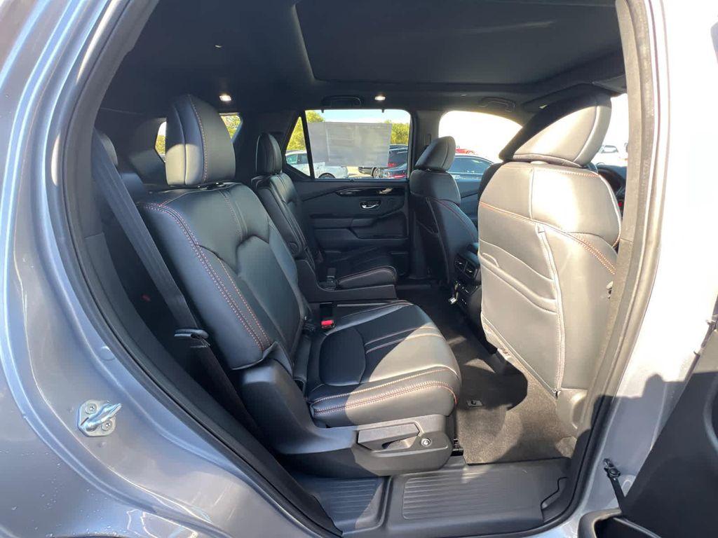 new 2025 Honda Pilot car, priced at $50,895