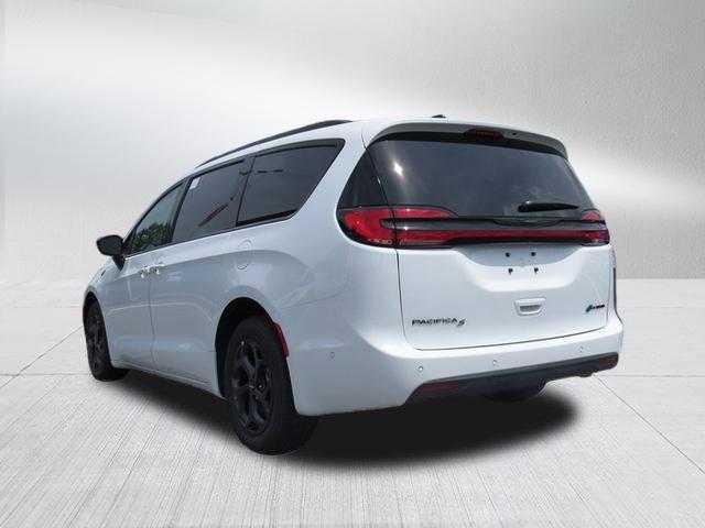 new 2024 Chrysler Pacifica Hybrid car, priced at $44,965