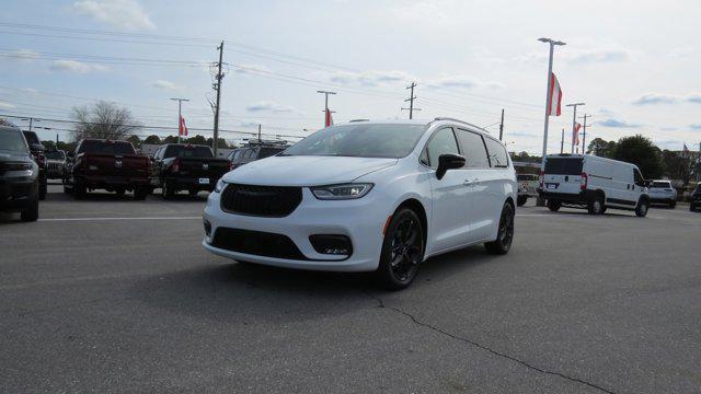 new 2024 Chrysler Pacifica car, priced at $48,537