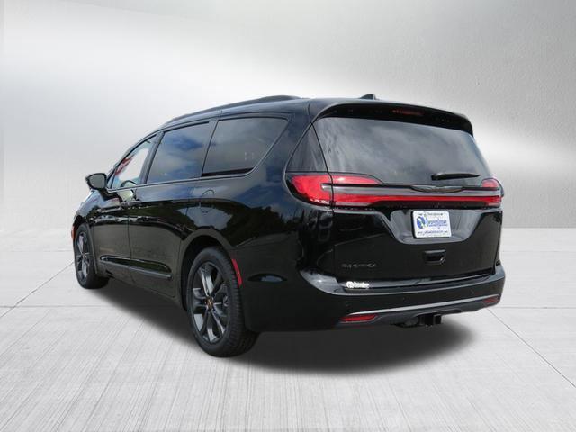 new 2024 Chrysler Pacifica car, priced at $39,799