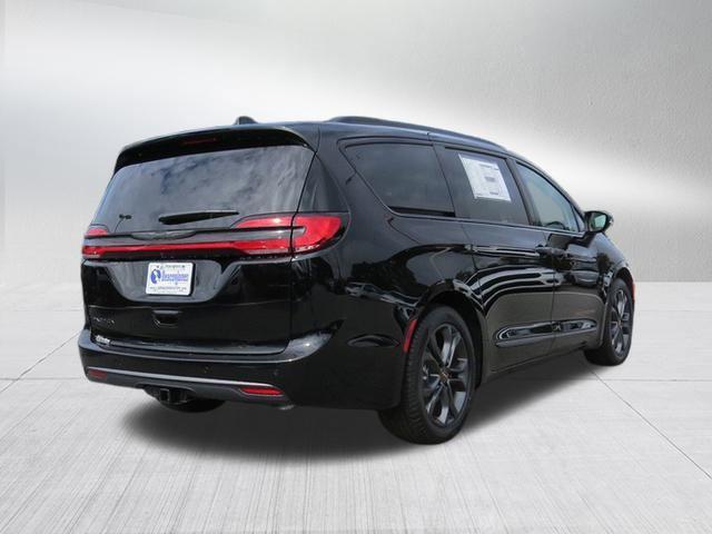 new 2024 Chrysler Pacifica car, priced at $39,799