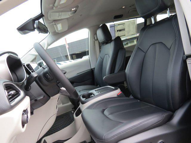 new 2024 Chrysler Pacifica car, priced at $39,799