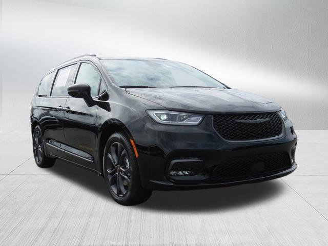 new 2024 Chrysler Pacifica car, priced at $39,799