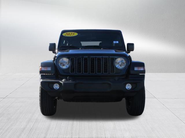 new 2025 Jeep Wrangler car, priced at $40,080