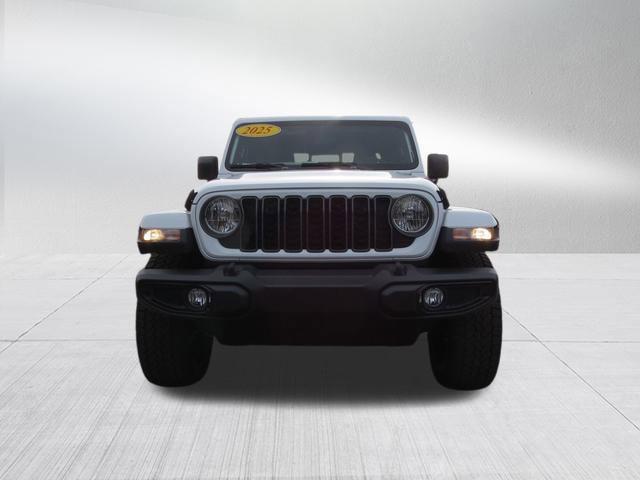 new 2025 Jeep Gladiator car, priced at $43,140