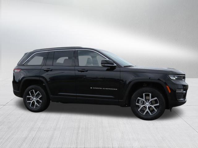 new 2025 Jeep Grand Cherokee car, priced at $45,990