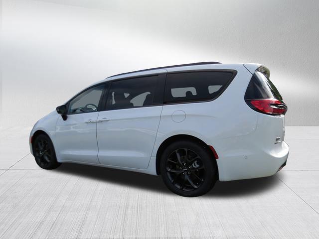 new 2024 Chrysler Pacifica car, priced at $48,366