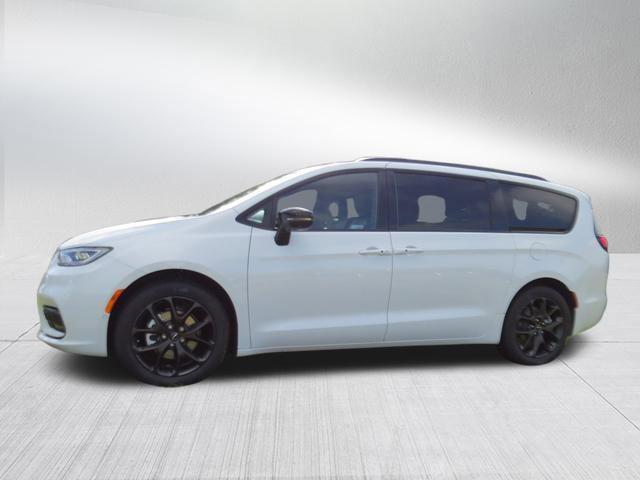 new 2024 Chrysler Pacifica car, priced at $48,366