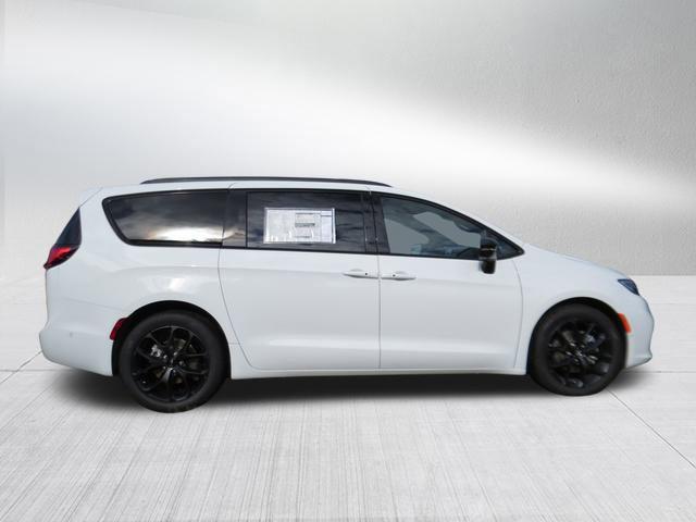 new 2024 Chrysler Pacifica car, priced at $48,366