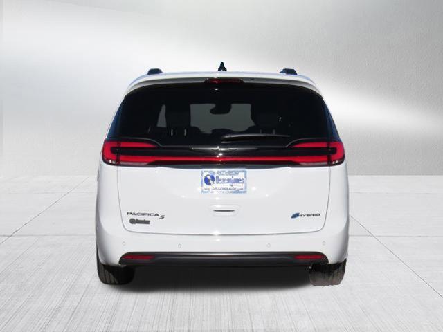 new 2024 Chrysler Pacifica Hybrid car, priced at $44,865