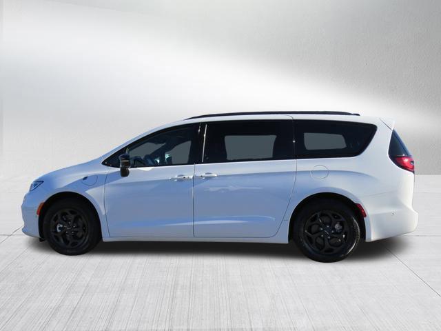 new 2024 Chrysler Pacifica Hybrid car, priced at $44,865