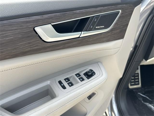 new 2025 Volkswagen Atlas car, priced at $55,901