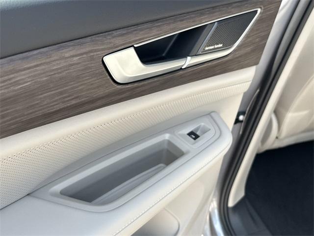 new 2025 Volkswagen Atlas car, priced at $55,901