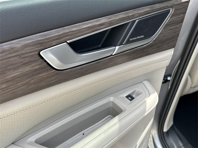 new 2025 Volkswagen Atlas car, priced at $56,596