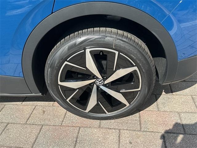 new 2025 Volkswagen ID.4 car, priced at $56,176