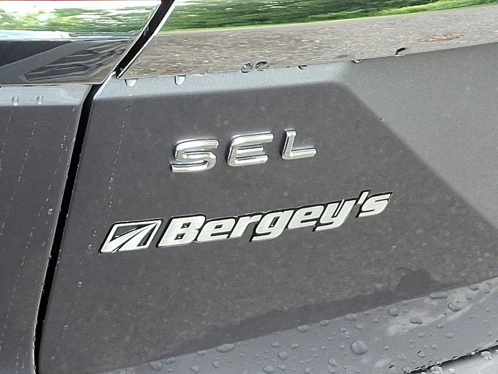new 2025 Volkswagen Atlas car, priced at $50,140