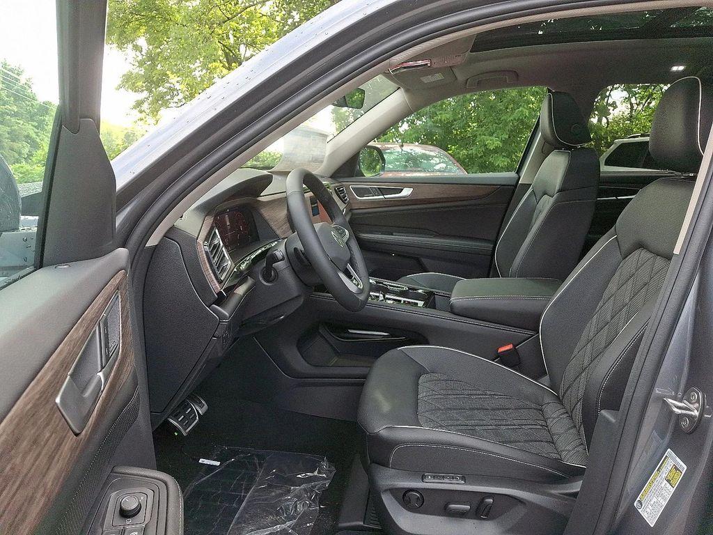 new 2025 Volkswagen Atlas car, priced at $50,140