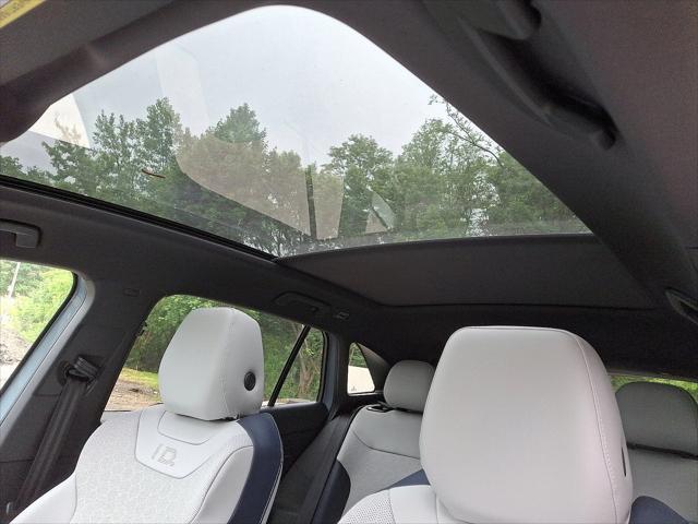 new 2025 Volkswagen ID.4 car, priced at $42,371