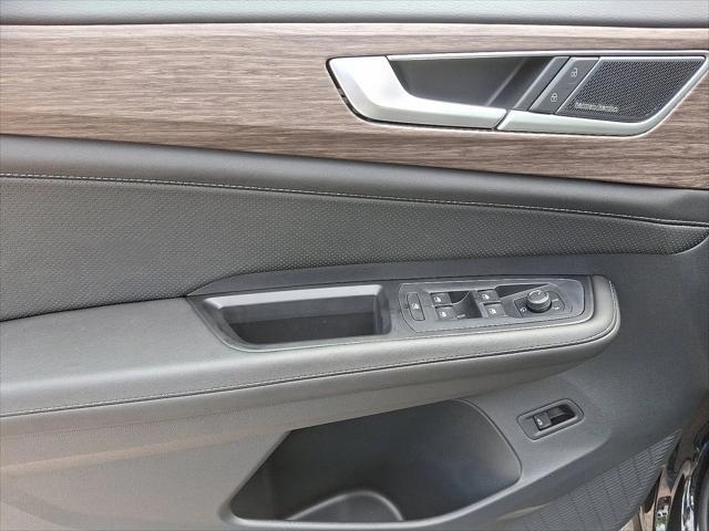 new 2025 Volkswagen Atlas car, priced at $50,738
