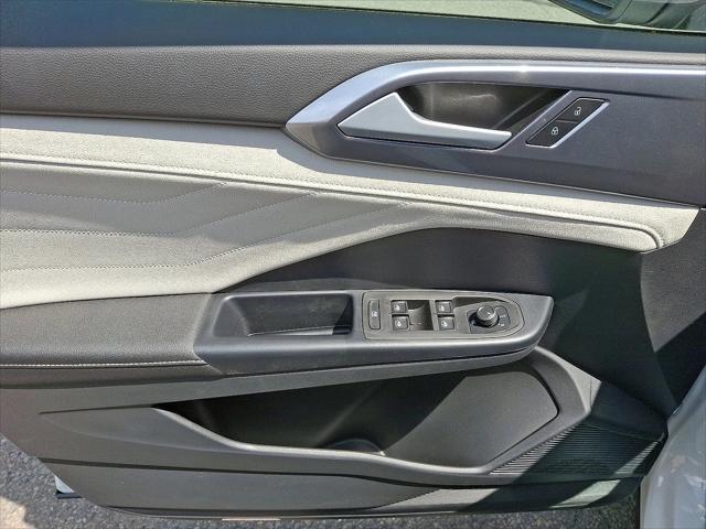 new 2025 Volkswagen Taos car