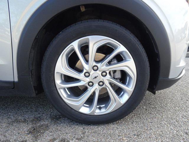 used 2022 Chevrolet Bolt EUV car, priced at $23,077