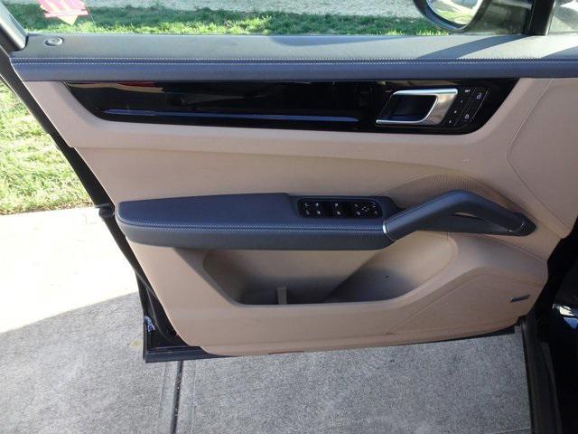 used 2022 Porsche Cayenne car