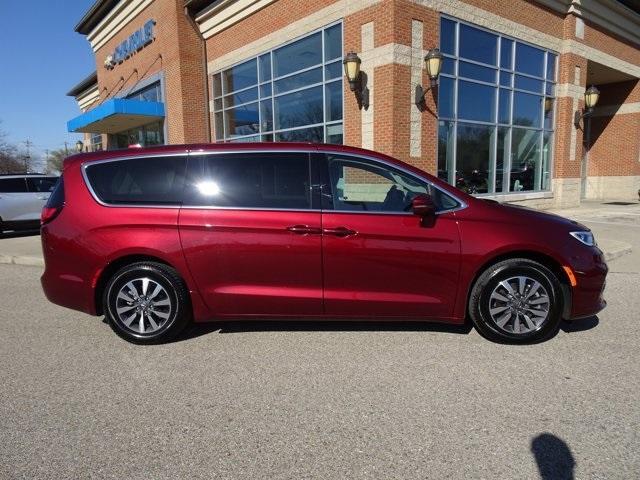 used 2022 Chrysler Pacifica Hybrid car, priced at $25,874
