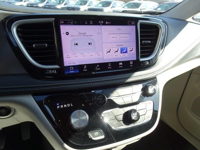used 2022 Chrysler Pacifica Hybrid car, priced at $25,874