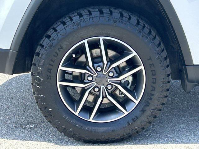 used 2022 Jeep Grand Cherokee car, priced at $28,298