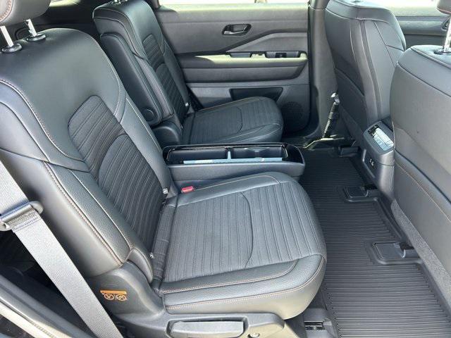 new 2025 Nissan Pathfinder car, priced at $43,398