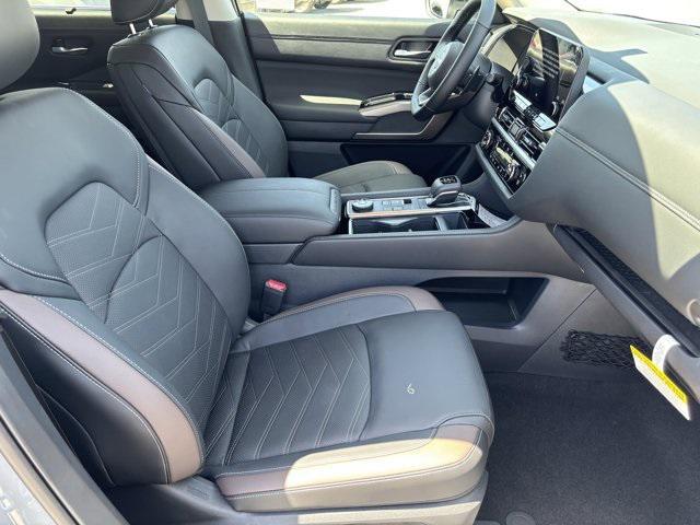 new 2025 Nissan Pathfinder car, priced at $51,753